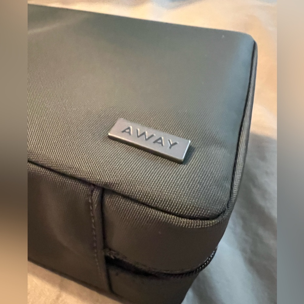 *NEW* Away Large Toiletry Bag (sold out color - Olive green)